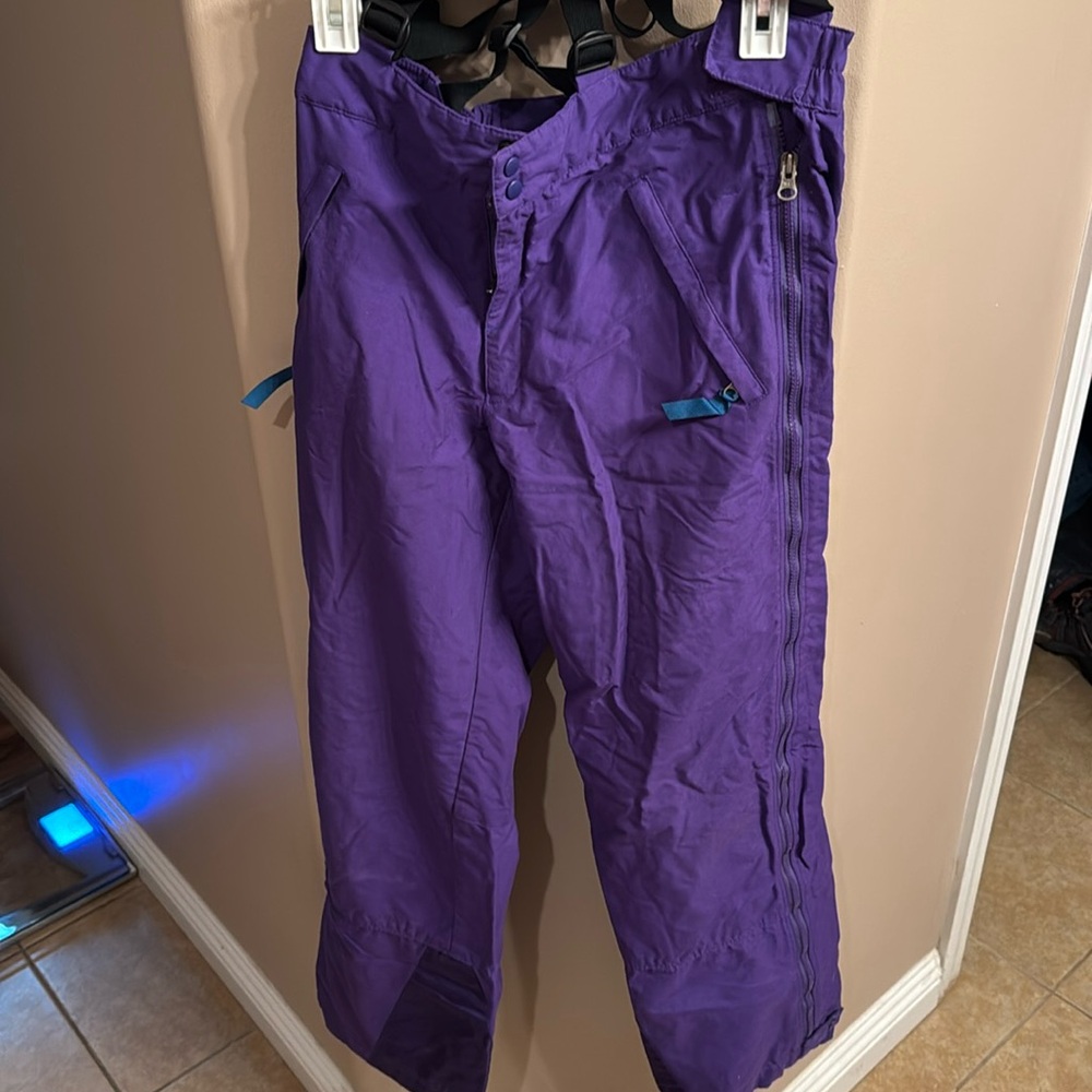 Patagonia men’s ski pants with straps